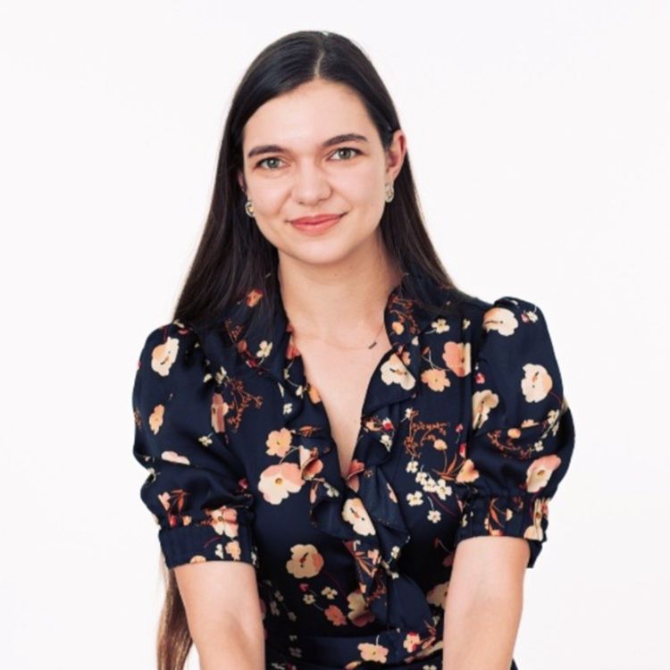 Jeva Lange